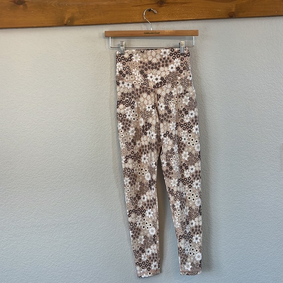 Offline by Aerie Pant Leggings Neutral Floral Yoga size medium - Picture 4 of 12